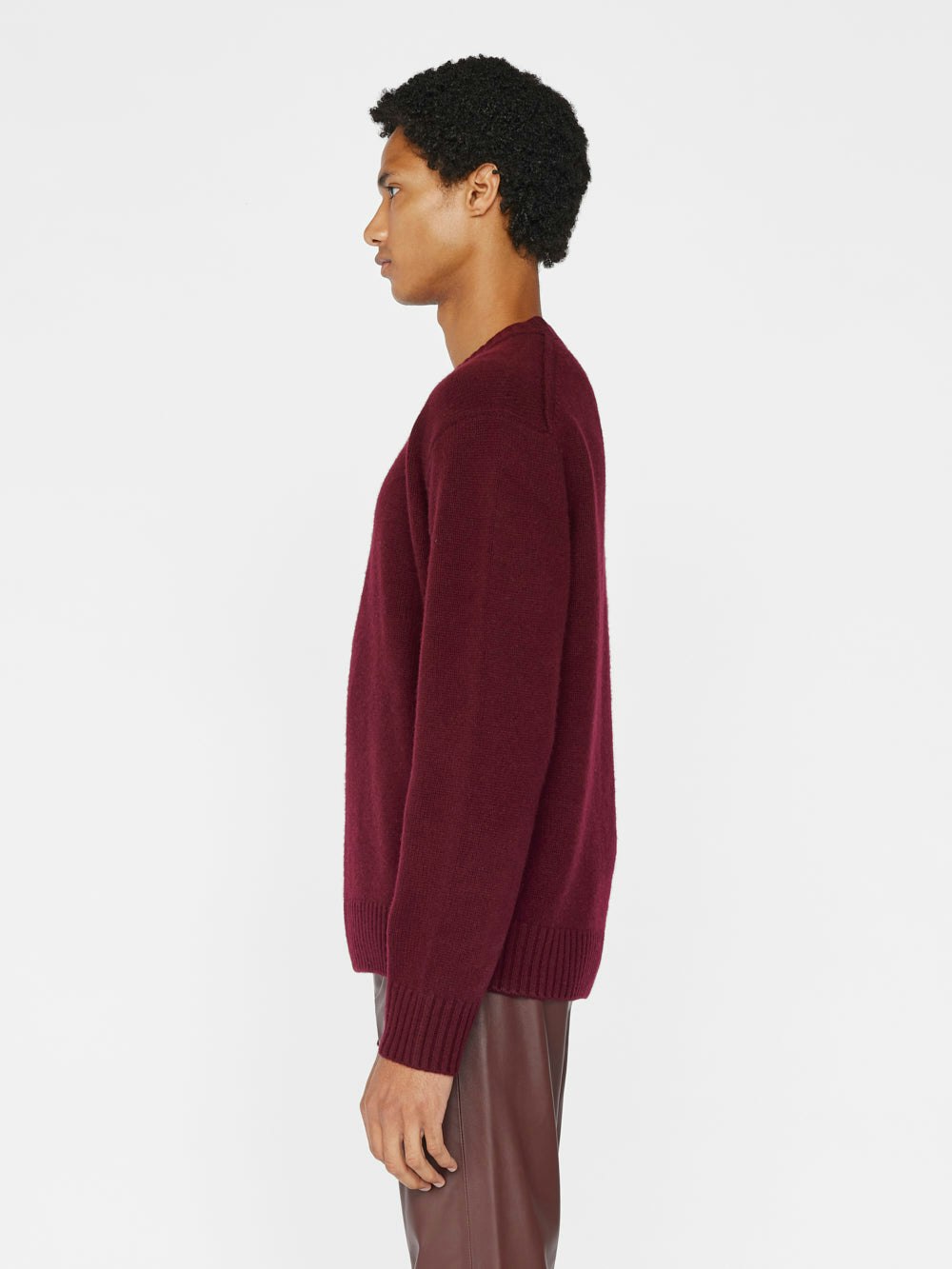 crewneck side view alt:fit2